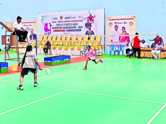 అండర్‌–11 బ్యాడ్మింటన్‌ పోటీలు షురూ 1