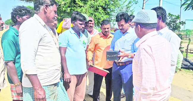 దళారులను నమ్మి మోసపోవద్దు 1