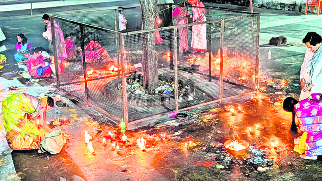 కాళేశ్వరాలయంలో కార్తీక శోభ2