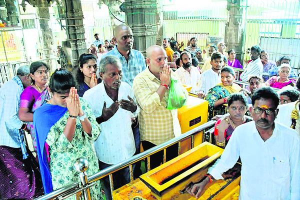 శ్రీవారికి అభిషేకం,  నిత్యకల్యాణం
1