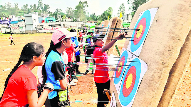 గురిపెట్టిన విల్లంబులు1