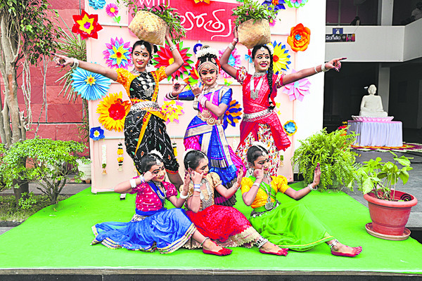 కోలాహలంగా బాలోత్సవ్‌2