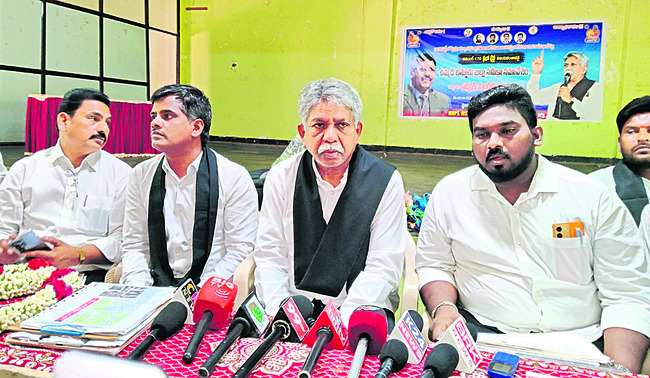 హోరాహోరీగా సౌత్‌ జోన్‌ లెవల్‌ వాలీబాల్‌ పోటీలు 
1