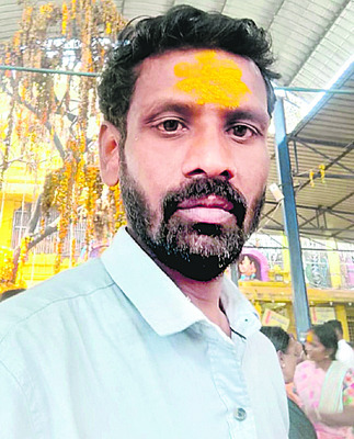 రోడ్డు దాటుతుండగా  వాహనం ఢీ..1