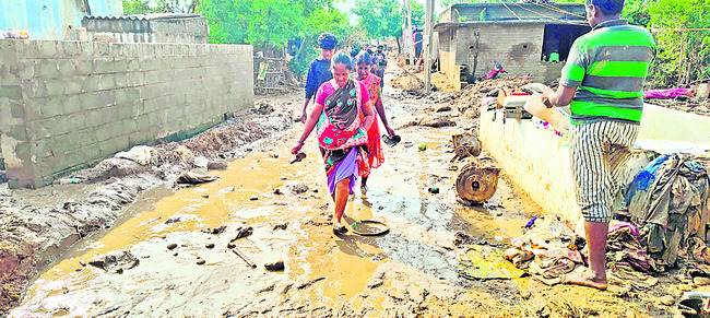 వరద.. వదలని బురద2