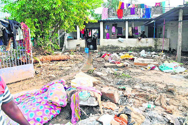 వరద.. వదలని బురద1