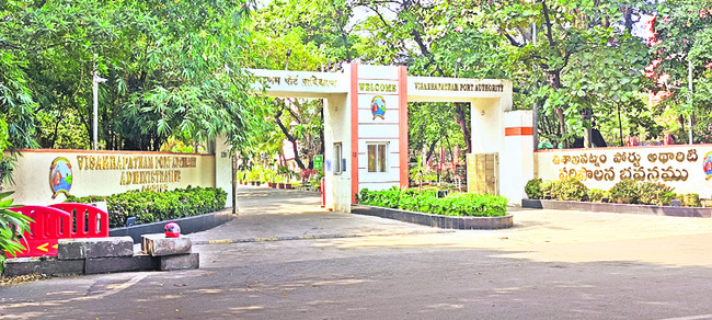 పోర్టుకు వాస్తు పోటు?1