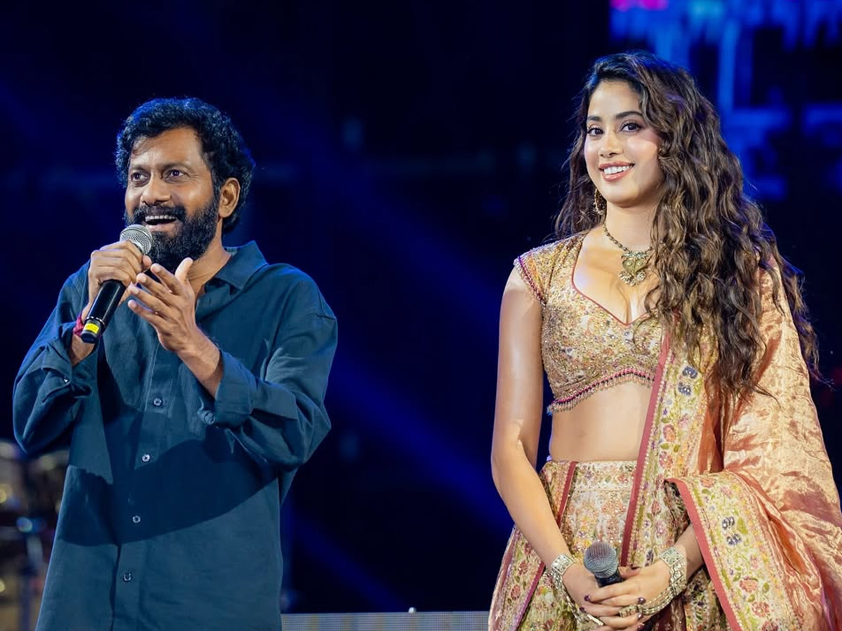 Ram Charan, Janhvi Kapoor join AR Rahman At Hyderabad concert Photos11