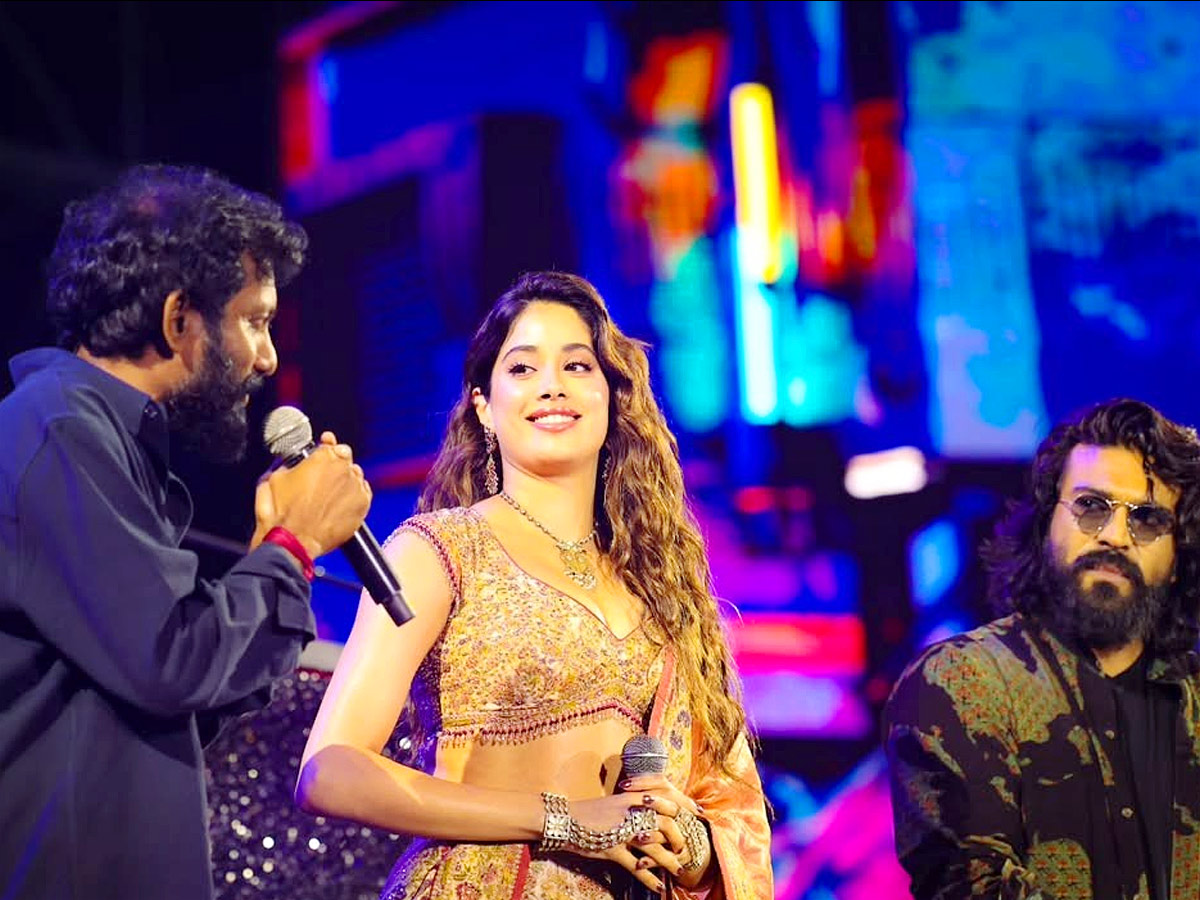 Ram Charan, Janhvi Kapoor join AR Rahman At Hyderabad concert Photos5