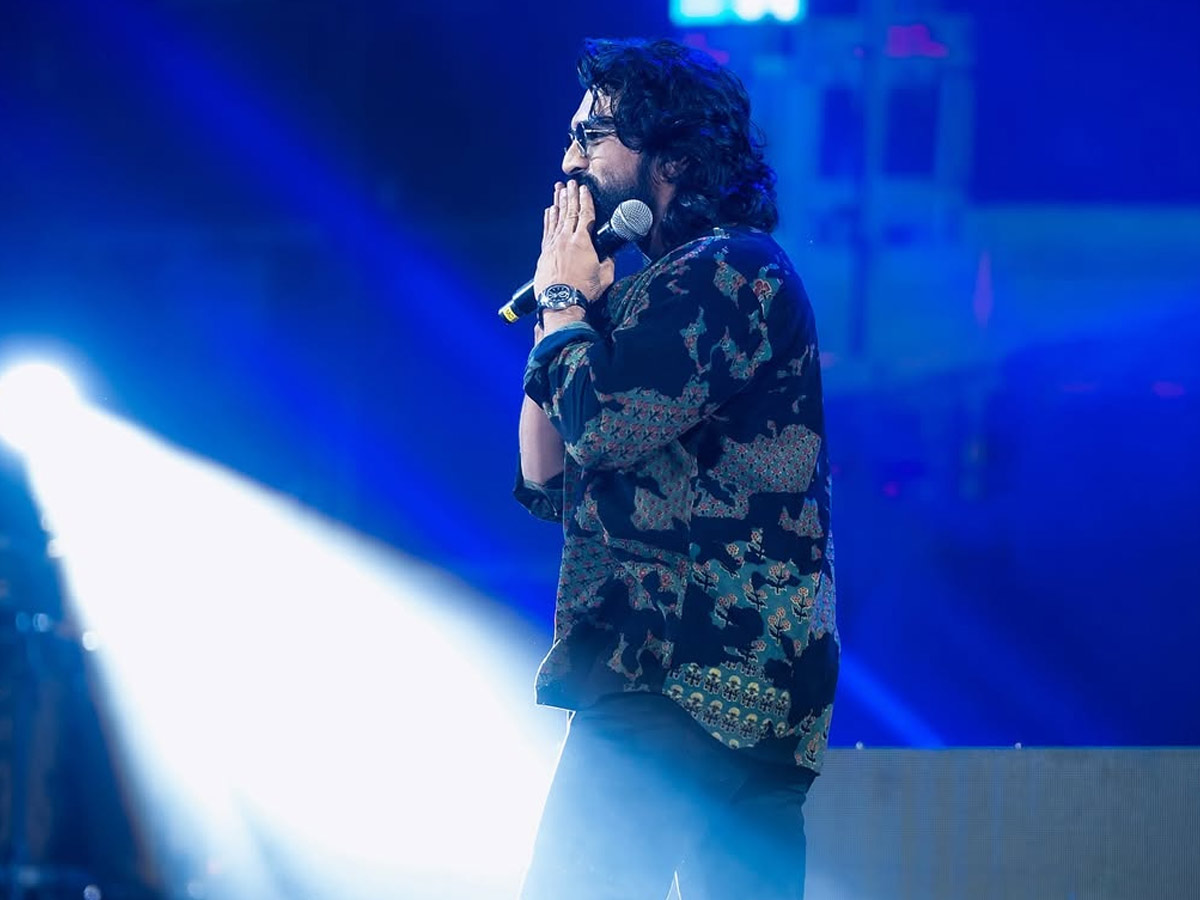 Ram Charan, Janhvi Kapoor join AR Rahman At Hyderabad concert Photos8