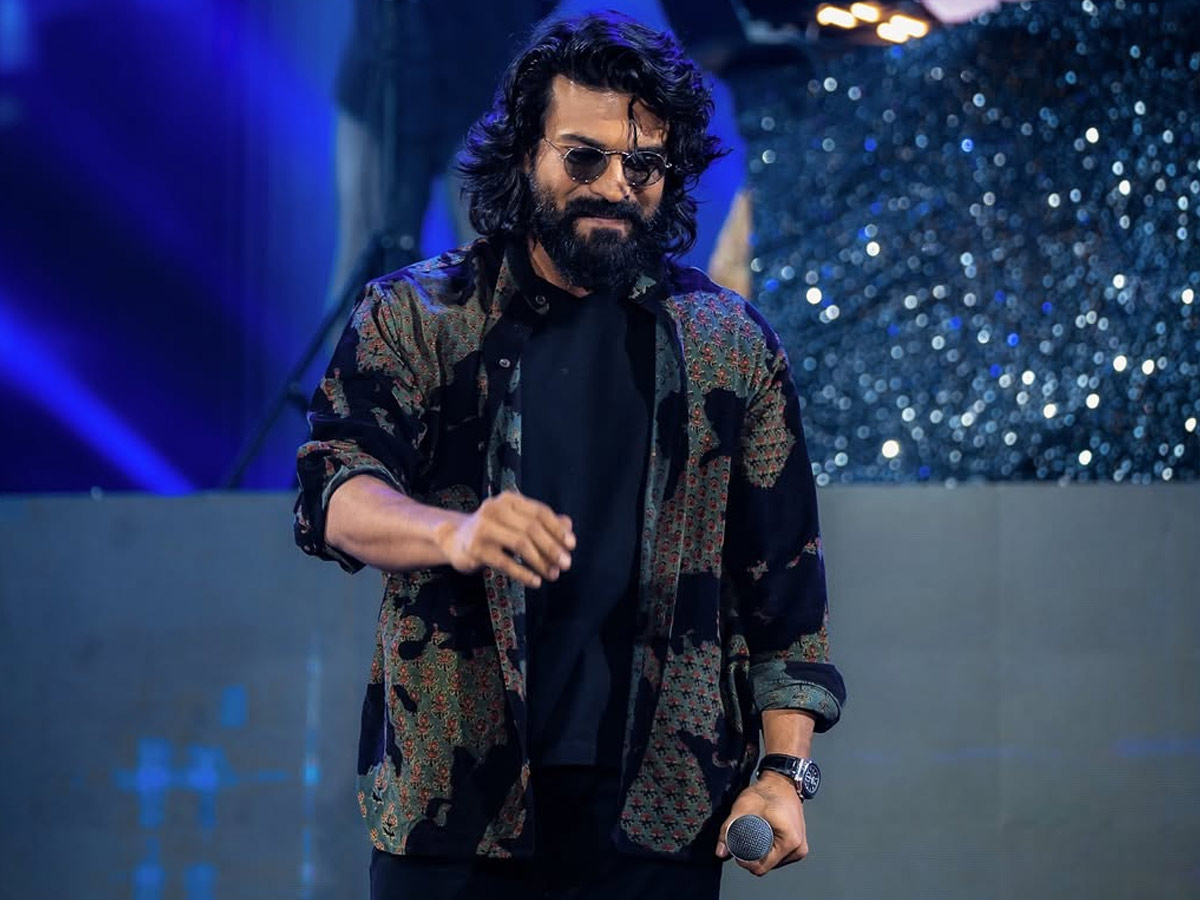 Ram Charan, Janhvi Kapoor join AR Rahman At Hyderabad concert Photos9