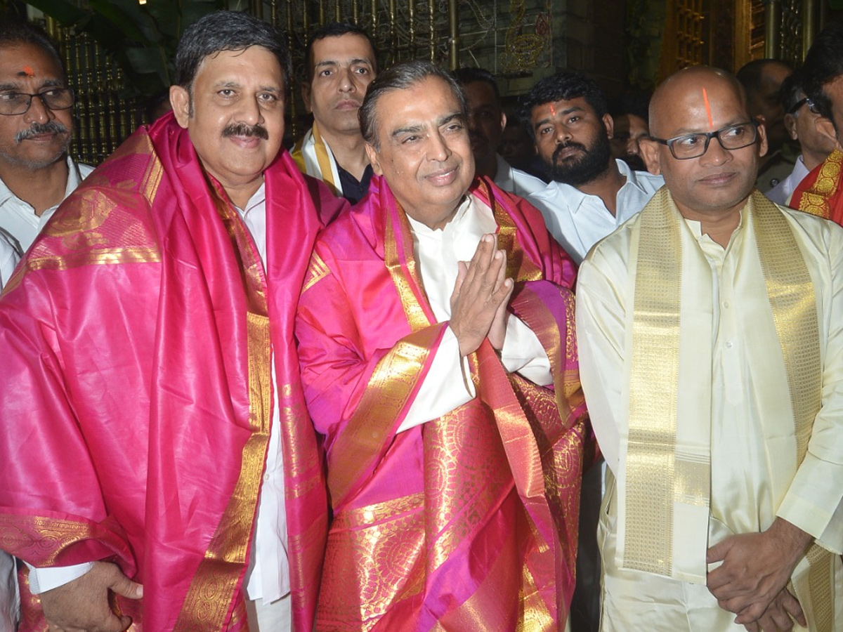 Reliance Chairman Mukesh Ambani visits Sri Venkateswara Swamy Temple In Tirumala Photos10