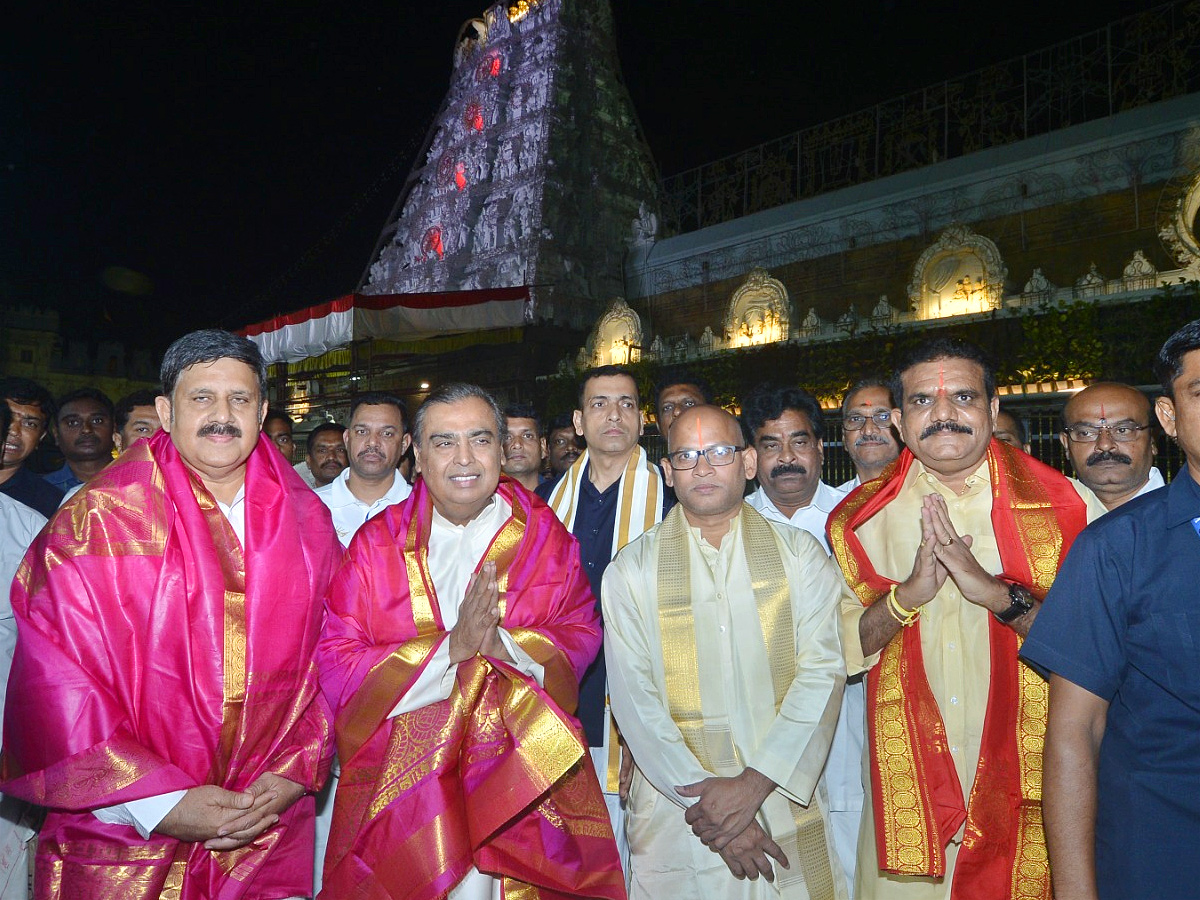 Reliance Chairman Mukesh Ambani visits Sri Venkateswara Swamy Temple In Tirumala Photos6