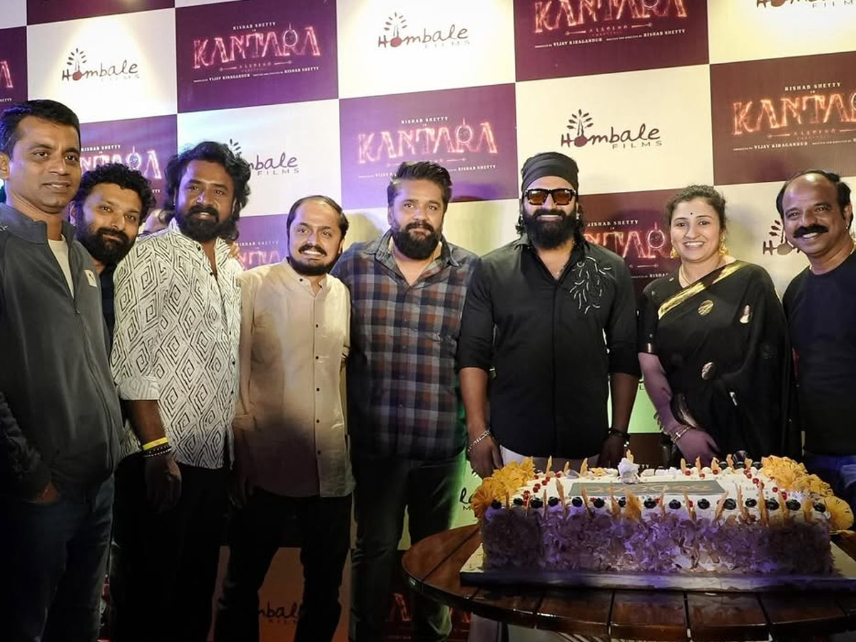 Rishab Shetty Celebrates Kantara Chapter 1 Success Party Photos6