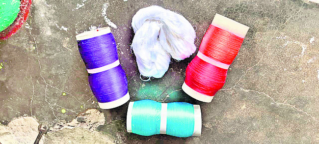 గ్రామకంఠాన్ని వదల్లేదుగా..!
4