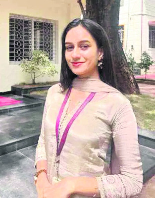 నటి ఇంట్లో యువతి ఆత్మహత్య 2