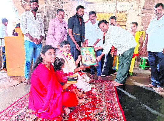 కొత్తూరులో జడ్జి పూజలు 1