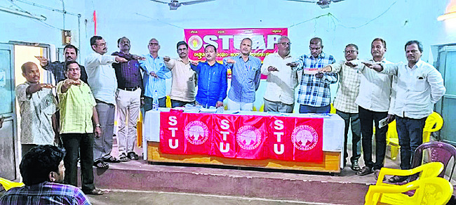 లావేరులో పురిల్లు దగ్ధం 3