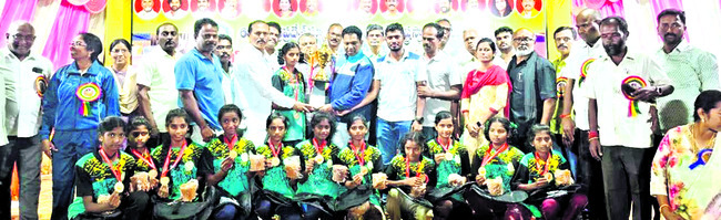 ఖోఖో విజేతలు విశాఖ, చిత్తూరు 1