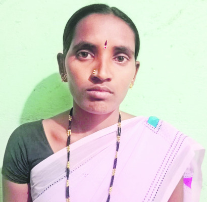 వంతెన కిందకు దూసుకెళ్లిన కారు 2