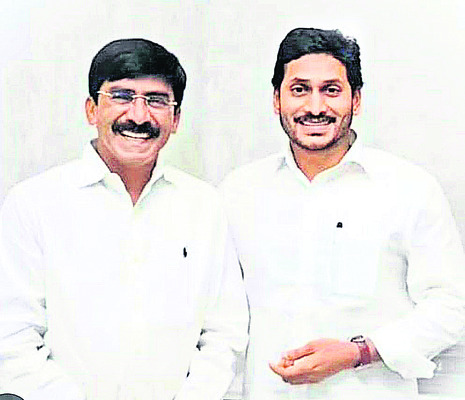 రామిరెడ్డికి ఫోన్‌లో  వైఎస్‌ జగన్‌ పరామర్శ 
1