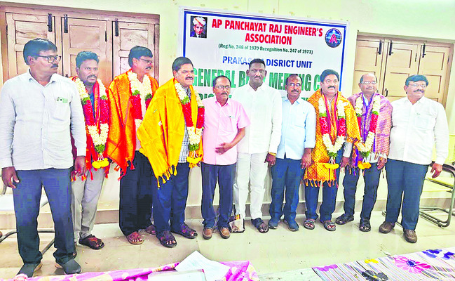 ఆర్థిక వనరులు లేకుండా జిల్లా ఏర్పాటు బాధాకరం 1