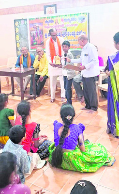 అవార్డు గ్రహీతకు సన్మానం 
3