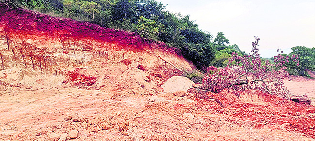 ‘కొండ’పై అక్రమార్కుల ‘ఫిరంగి’1