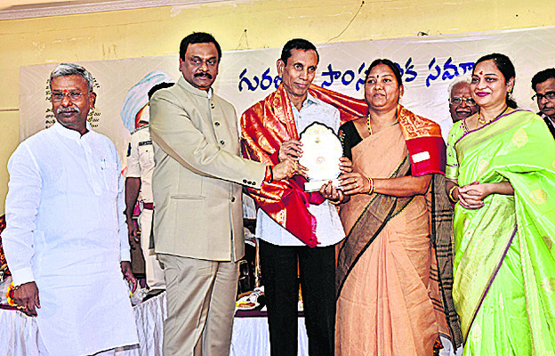 సమాజ చైతన్యస్ఫూర్తి గురజాడ 1