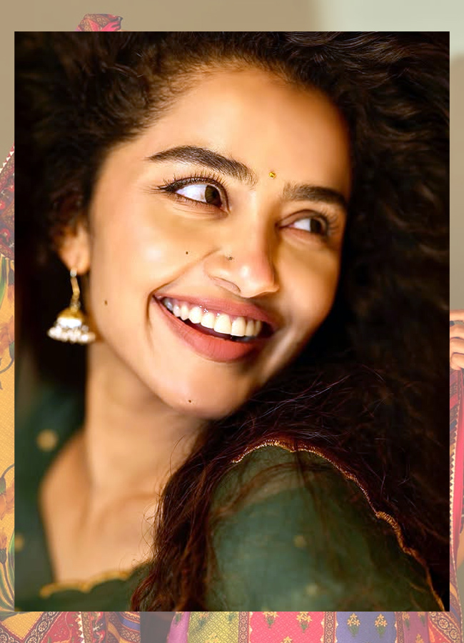 Anupama Paradha movie poses in a colorful dress (photos)11