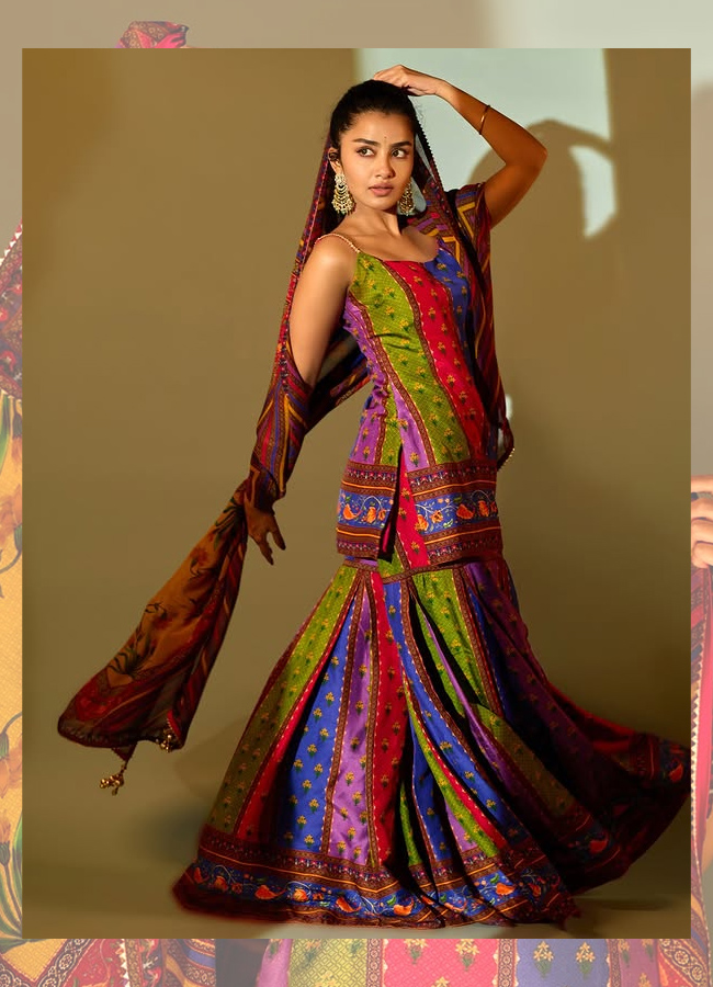 Anupama Paradha movie poses in a colorful dress (photos)5