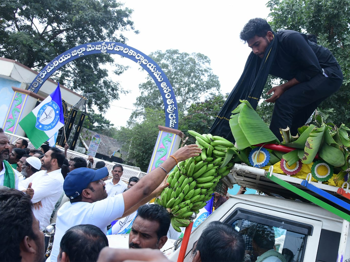 Banana Farmers Huge Protest Against Chandrababu Govt At Anantapur14