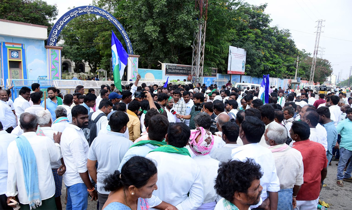 Banana Farmers Huge Protest Against Chandrababu Govt At Anantapur3