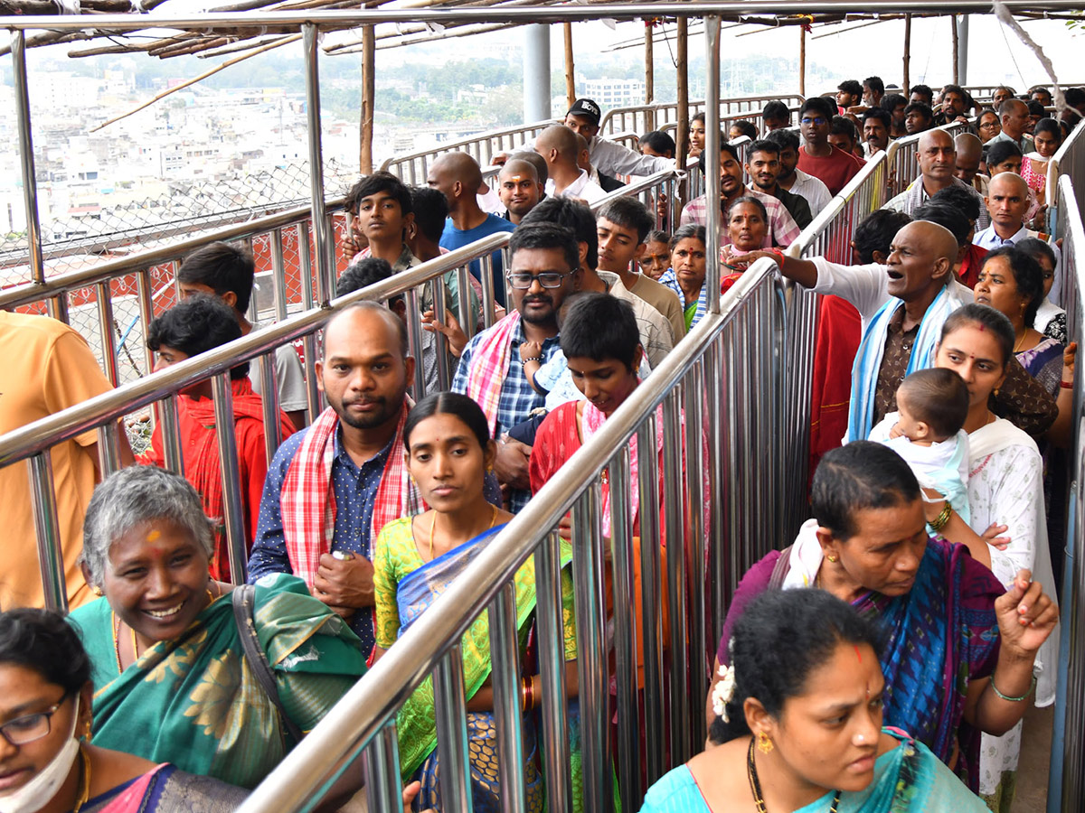 Huge Devotees At Vijayawada Indrakiladri Photos14
