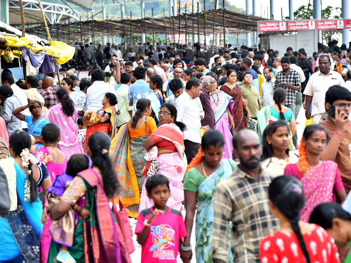 Huge Devotees At Vijayawada Indrakiladri Photos15
