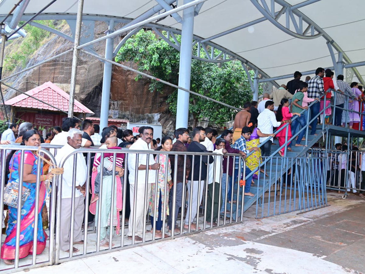 Huge Devotees At Vijayawada Indrakiladri Photos18