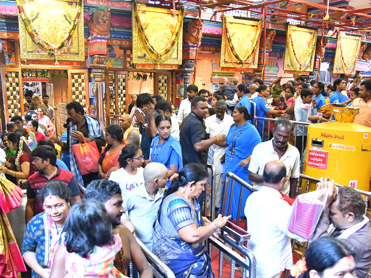 Huge Devotees At Vijayawada Indrakiladri Photos3