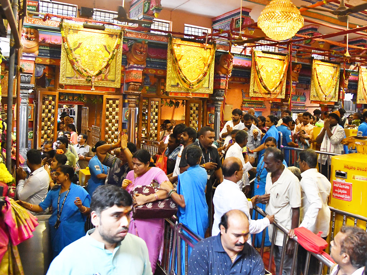 Huge Devotees At Vijayawada Indrakiladri Photos4