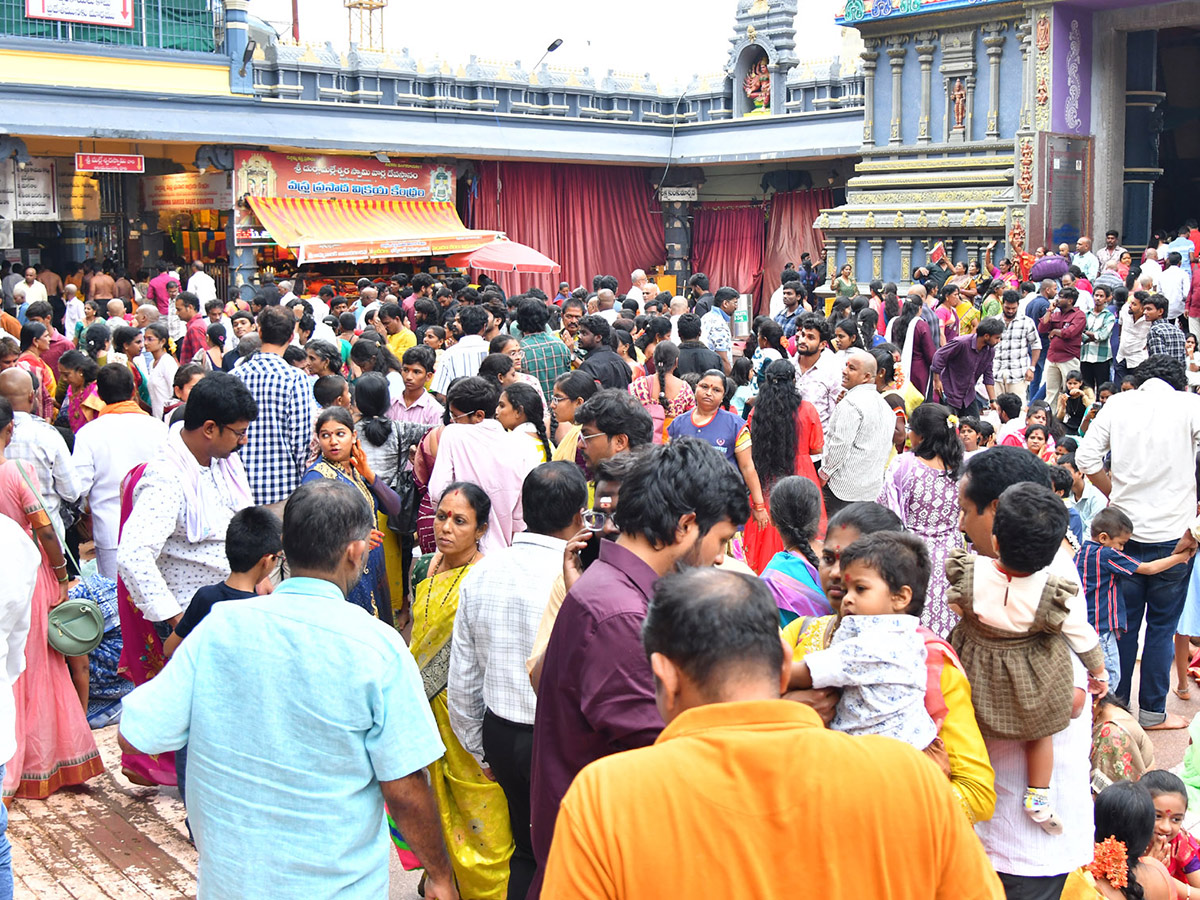 Huge Devotees At Vijayawada Indrakiladri Photos8