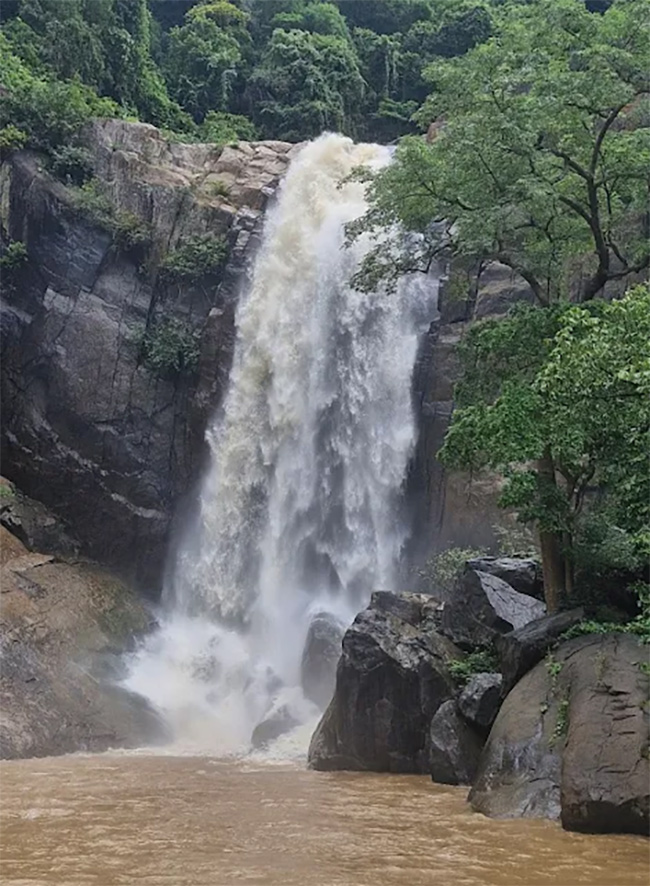 Mankadadian Waterfall in Odisha Photos3
