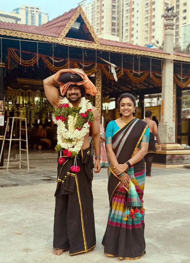 Varun Sandesh started for Sabarimala with sacred Irumudi: Photos4