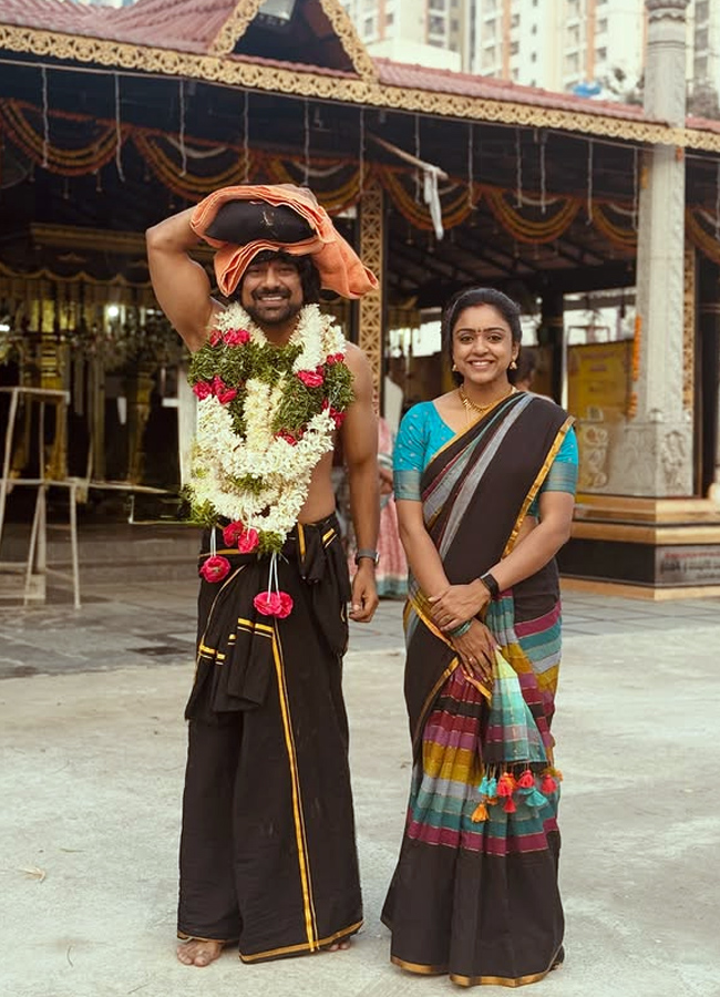 Varun Sandesh started for Sabarimala with sacred Irumudi: Photos5