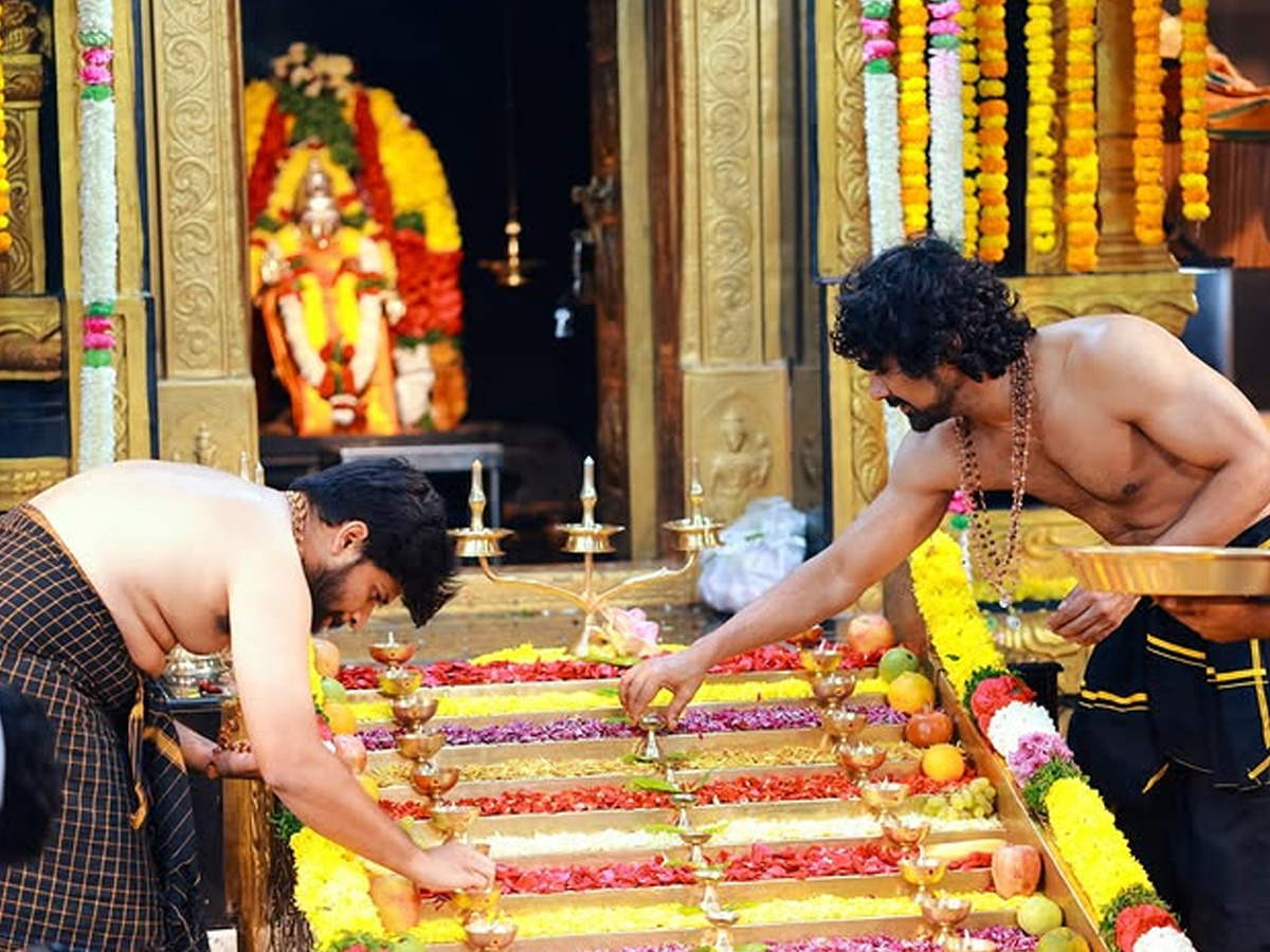 Varun Sandesh started for Sabarimala with sacred Irumudi: Photos7