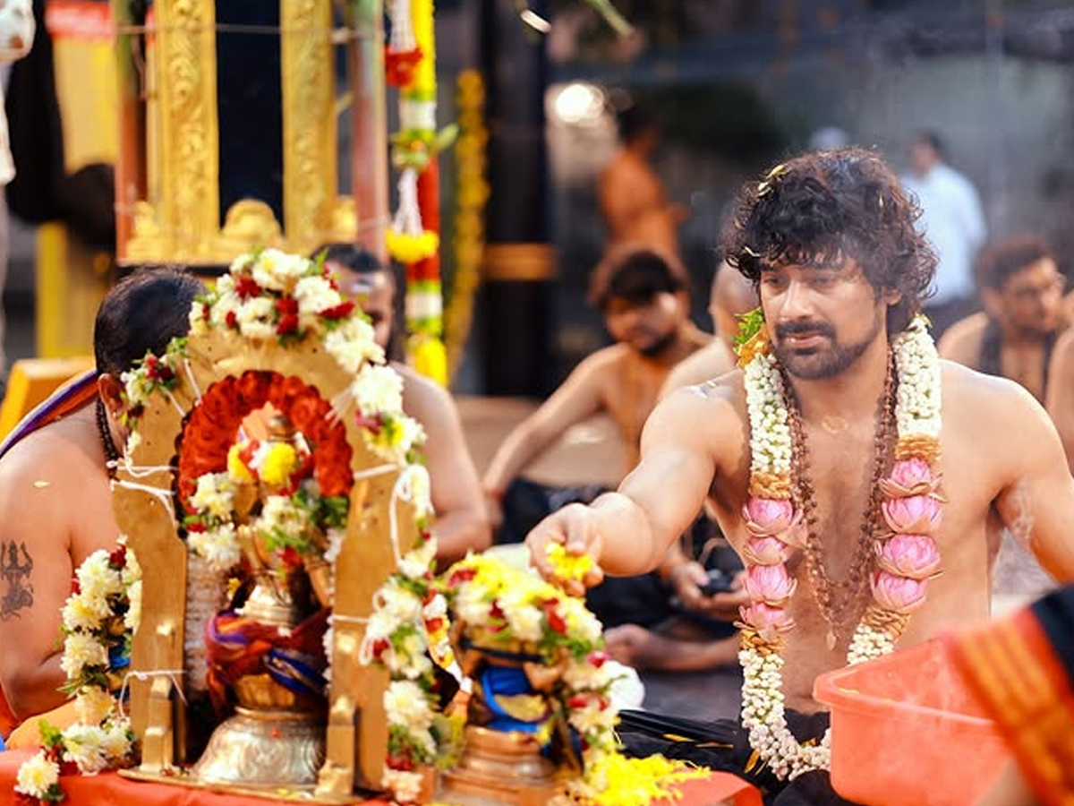 Varun Sandesh started for Sabarimala with sacred Irumudi: Photos8