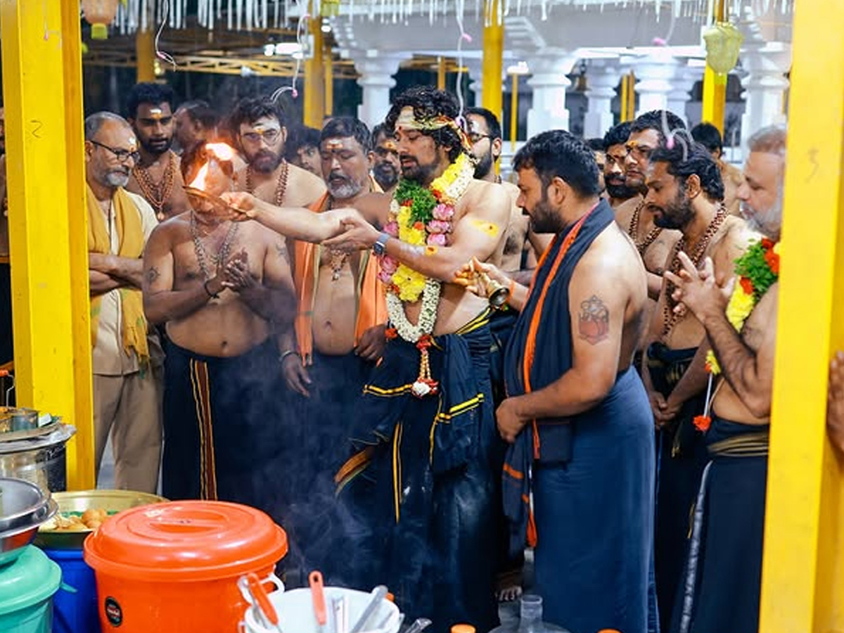 Varun Sandesh started for Sabarimala with sacred Irumudi: Photos9