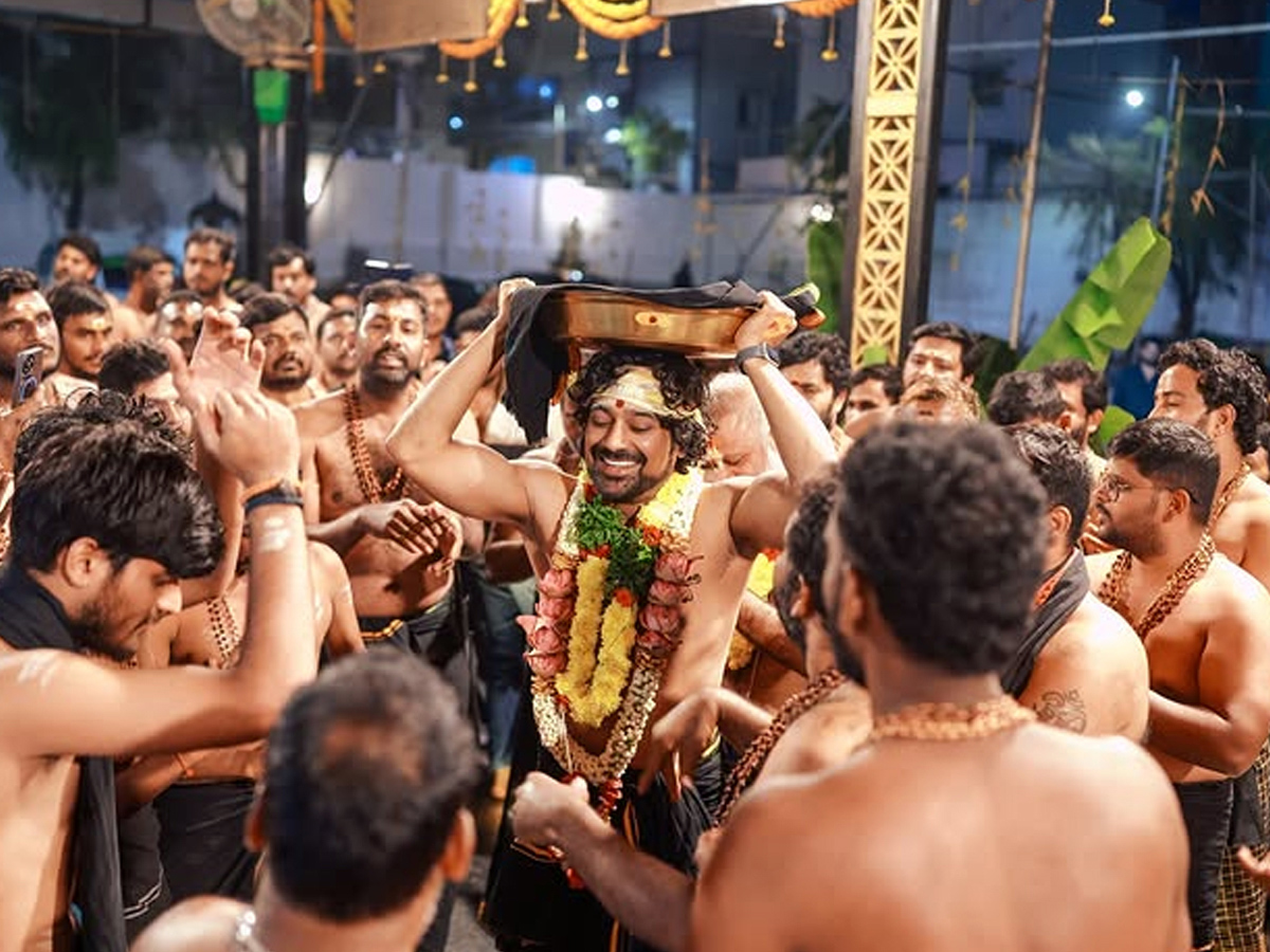 Varun Sandesh started for Sabarimala with sacred Irumudi: Photos10