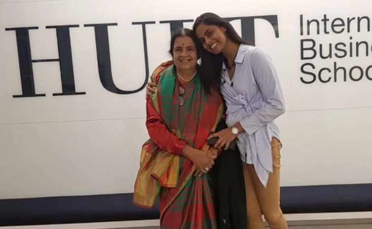  Actress Karthika Nair Shares Emotional Post On Social Media Photos5