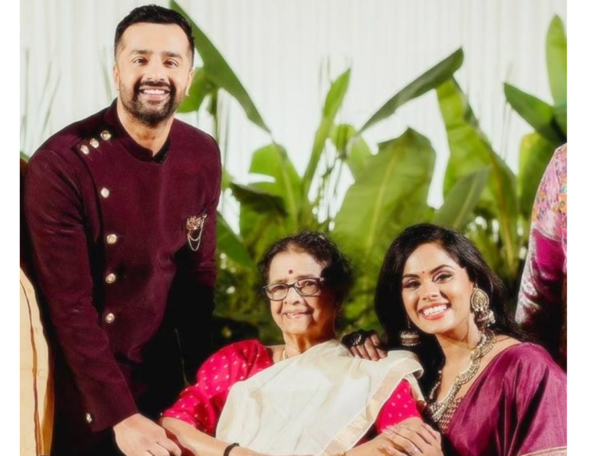  Actress Karthika Nair Shares Emotional Post On Social Media Photos8