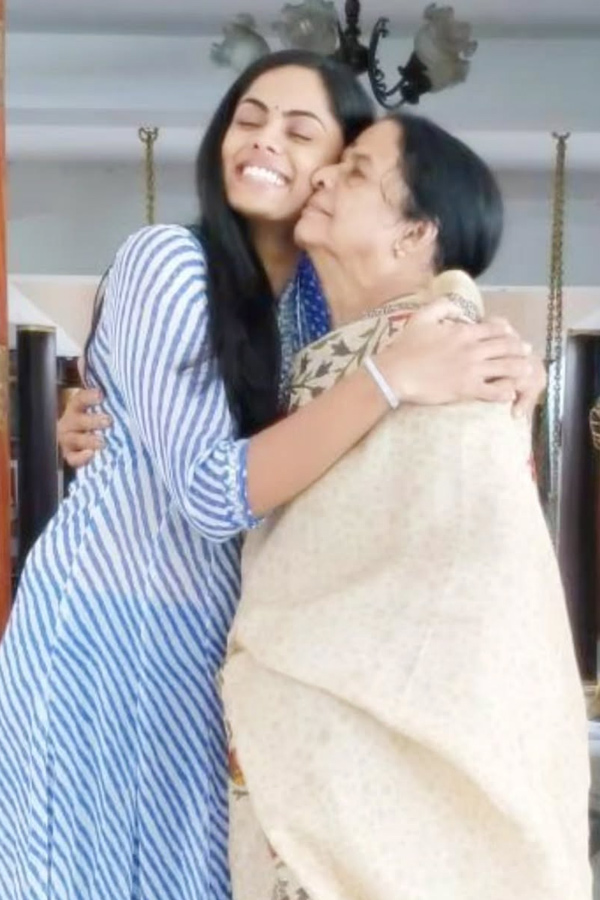  Actress Karthika Nair Shares Emotional Post On Social Media Photos9