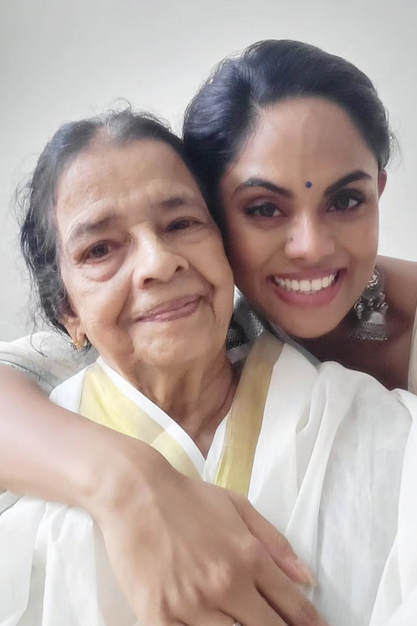  Actress Karthika Nair Shares Emotional Post On Social Media Photos10